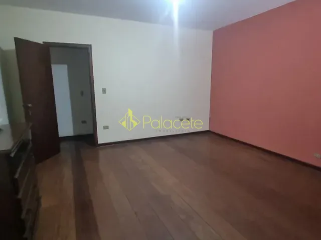 Sobrado com 300m² 4 quartos e 4 banheiros, à venda, no bairro Parque São Benedito em Pindamonhangaba