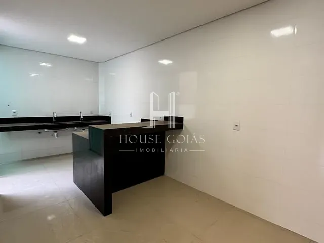 Sobrado 3 quartos e 4 banheiros, à venda, no bairro Cardoso em Aparecida de Goiânia