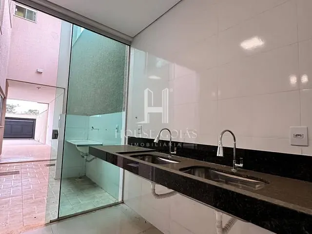 Sobrado 3 quartos e 4 banheiros, à venda, no bairro Cardoso em Aparecida de Goiânia