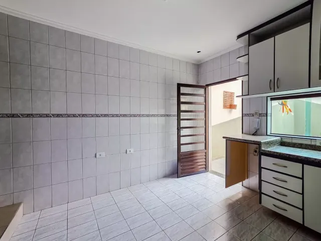 Sobrado 4 quartos e 4 banheiros, à venda, no bairro Vila Camilópolis em Santo André