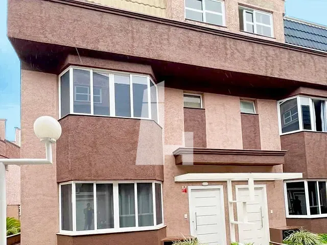 Sobrado 3 quartos e 4 banheiros, à venda, no bairro Parque Renato Maia em Guarulhos