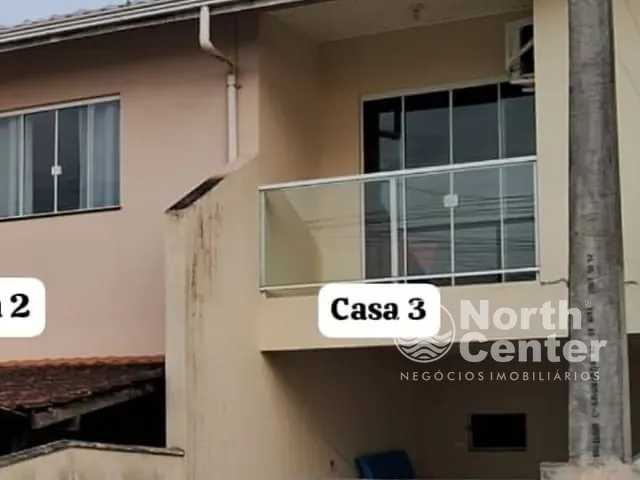 Sobrado com 90m² 2 quartos e 2 banheiros, à venda, no bairro Costeira em Balneário Barra do Sul