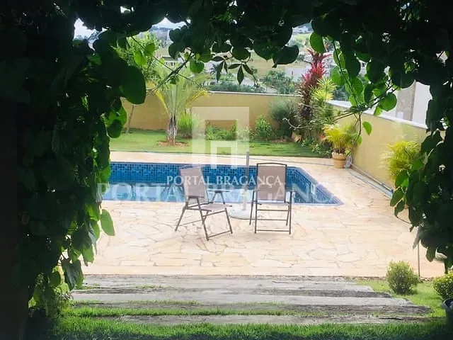 Sobrado com 468m² 3 quartos e 5 banheiros, à venda ou para alugar, no bairro Condomínio Vale das Águas em Bragança Paulista