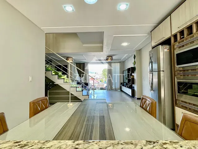 Sobrado 3 quartos e 3 banheiros, à venda, no bairro Velha em Blumenau
