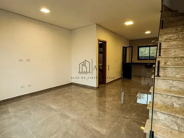 Sobrado com 243m² 2 quartos e 3 banheiros, à venda, no bairro Vila São Paulo em Mogi das Cruzes