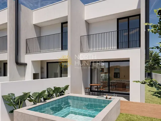 Sobrado 3 quartos e 3 banheiros, à venda, no bairro Cachoeira do Bom Jesus em Florianópolis