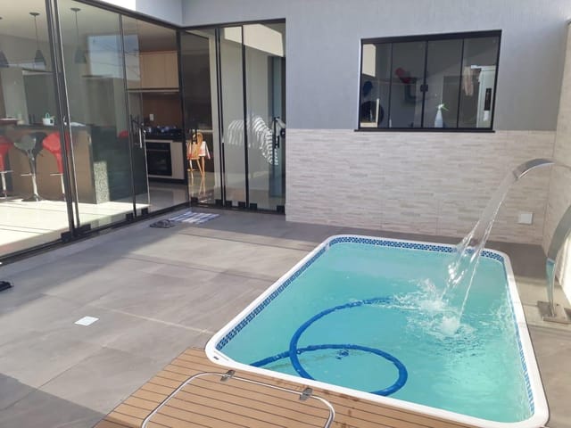 Sobrado com 252m² 4 quartos e 2 banheiros, à venda, no bairro Jardim Bela Itália em Cambé
