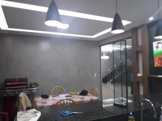 Sobrado com 252m² 4 quartos e 2 banheiros, à venda, no bairro Jardim Bela Itália em Cambé