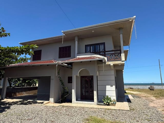 Sobrado Frente Mar
