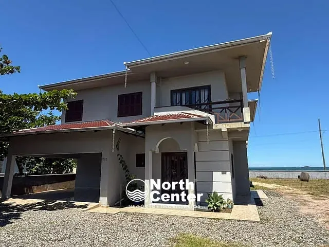 Sobrado 6 quartos e 3 banheiros, à venda, no bairro Salinas em Balneário Barra do Sul