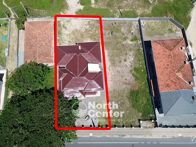 Sobrado 6 quartos e 3 banheiros, à venda, no bairro Salinas em Balneário Barra do Sul