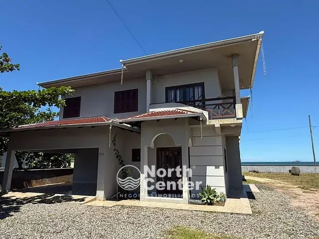 Sobrado 6 quartos e 3 banheiros, à venda, no bairro Salinas em Balneário Barra do Sul