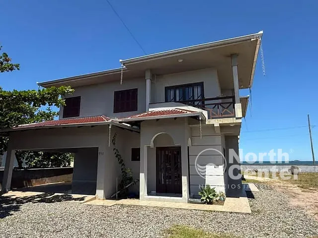 Sobrado 6 quartos e 3 banheiros, à venda, no bairro Salinas em Balneário Barra do Sul