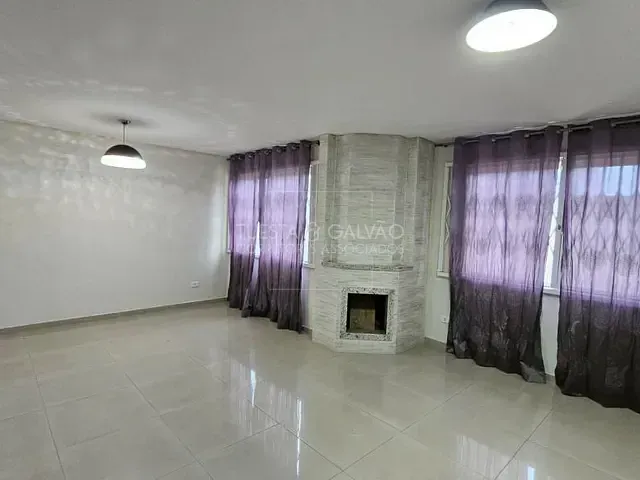Sobrado com 164m² 3 quartos e 3 banheiros, à venda, no bairro Uberaba em Curitiba