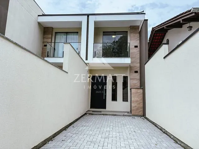 Sobrado 2 quartos e 3 banheiros, à venda, no bairro Água Verde em Blumenau