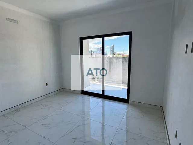 Sobrado 2 quartos e 2 banheiros, à venda, no bairro Centro em Tijucas