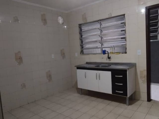 Sobrado 3 quartos e 4 banheiros, para alugar, no bairro Jardim Rina em Santo André