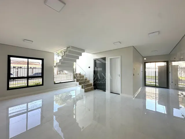 Sobrado com 130m² 3 quartos e 2 banheiros, à venda, no bairro Cidade Jardim em São José dos Pinhais