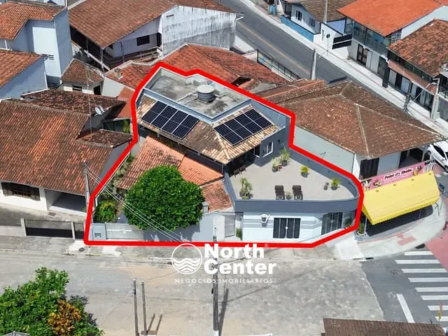 Sobrado com 203m² 3 quartos e 2 banheiros, à venda, no bairro Centro em Balneário Barra do Sul