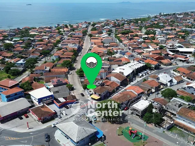 Sobrado com 203m² 3 quartos e 2 banheiros, à venda, no bairro Centro em Balneário Barra do Sul