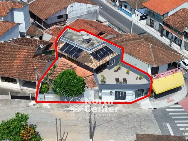 Sobrado com 203m² 3 quartos e 2 banheiros, à venda, no bairro Centro em Balneário Barra do Sul