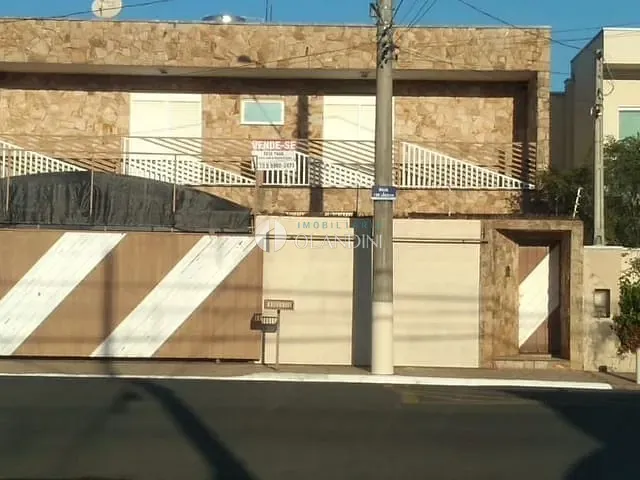 Sobrado com 377m² 3 quartos e 3 banheiros, à venda, no bairro Centro em Artur Nogueira