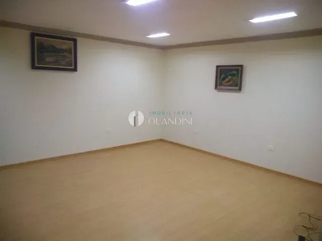 Sobrado com 377m² 3 quartos e 3 banheiros, à venda, no bairro Centro em Artur Nogueira