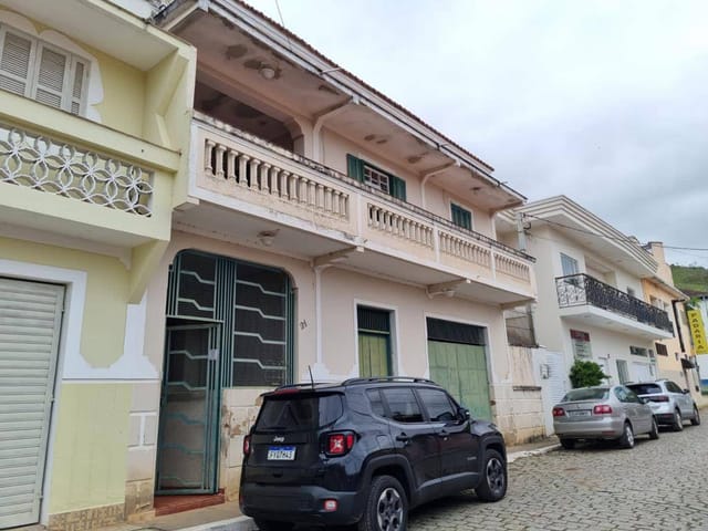 Sobrado com 449m² 6 quartos e 2 banheiros, à venda, no bairro Centro em São José do Barreiro
