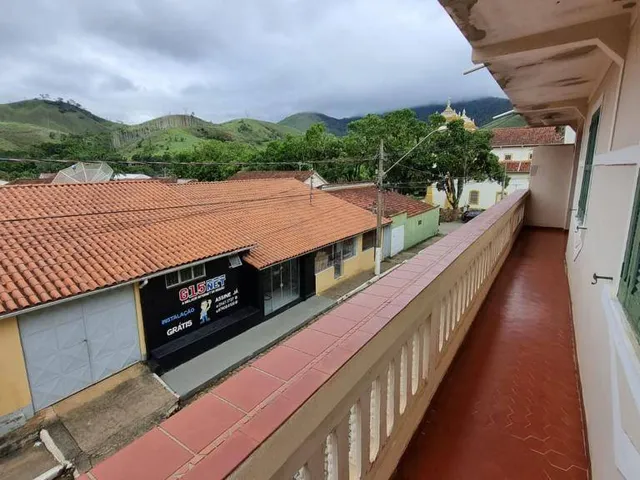 Sobrado com 449m² 6 quartos e 2 banheiros, à venda, no bairro Centro em São José do Barreiro
