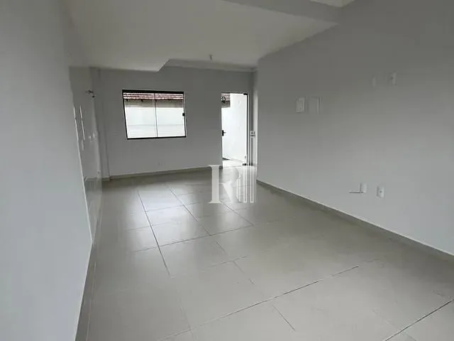 Sobrado 2 quartos e 3 banheiros, à venda, no bairro Universitário em Tijucas