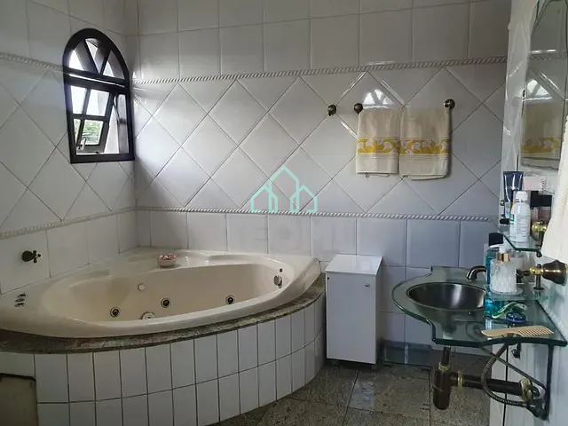 Sobrado com 300m² 3 quartos e 2 banheiros, à venda, no bairro Loteamento Residencial Andrade em Pindamonhangaba