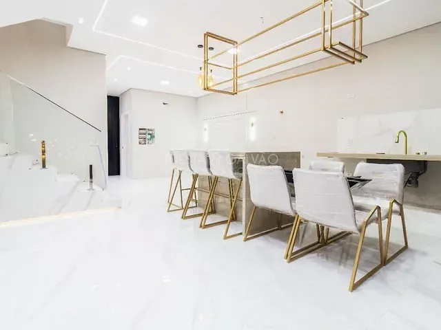 Sobrado com 162m² 3 quartos e 4 banheiros, à venda, no bairro Umbará em Curitiba