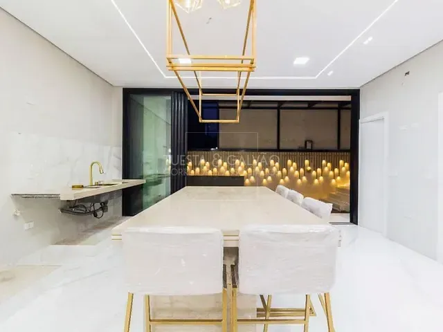 Sobrado com 162m² 3 quartos e 4 banheiros, à venda, no bairro Umbará em Curitiba