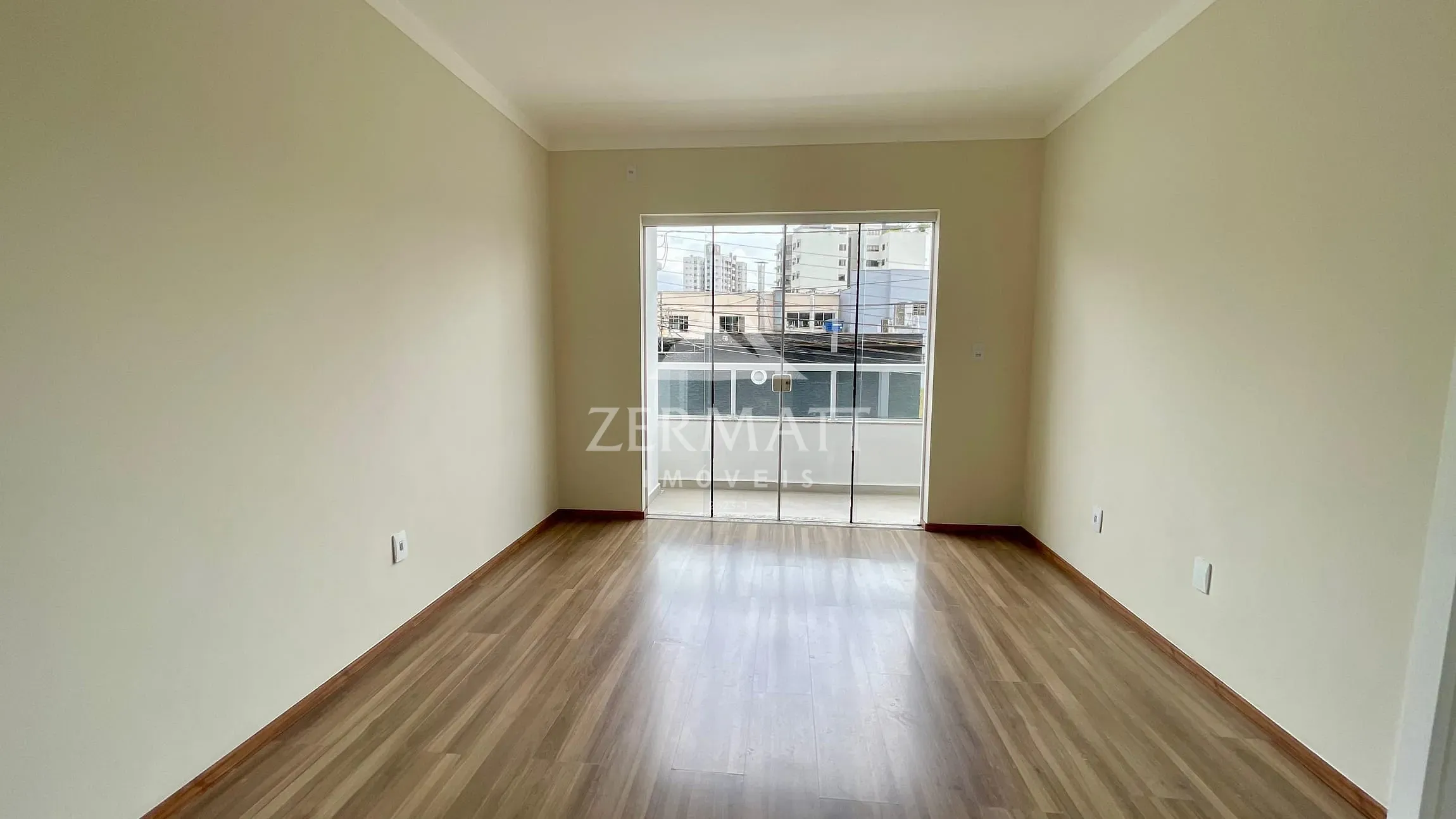 AMPLO SOBRADO COM ESPAÇO NOS FUNDOS — foto 5