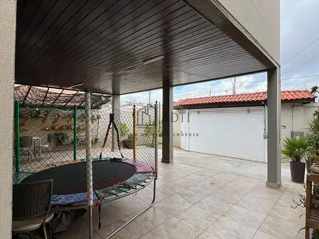 Sobrado com 250m² 3 quartos e 2 banheiros, à venda, no bairro Vila Suissa em Mogi das Cruzes