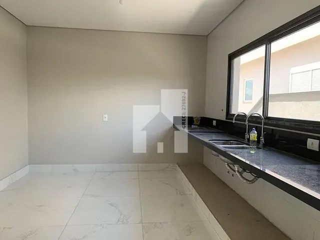 Sobrado com 510m² 4 quartos e 6 banheiros, à venda, no bairro Vila Hortolândia em Jundiaí