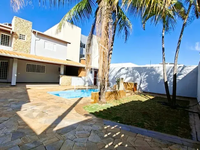 Sobrado com 250m² 3 quartos e 3 banheiros, à venda, no bairro Jardim Dona Regina em Santa Bárbara D'Oeste