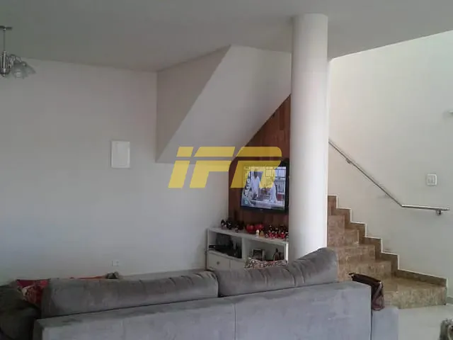 Sobrado com 583m² 3 quartos e 3 banheiros, à venda, no bairro Jardim dos Estados em Taubaté