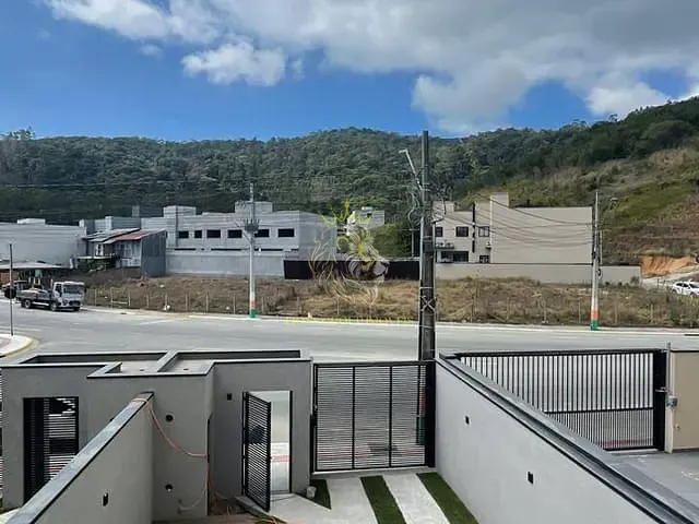 Sobrado 3 quartos e 4 banheiros, à venda, no bairro São Francisco de Assis em Camboriú