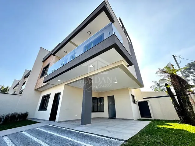 Sobrado com 170m² 3 quartos e 4 banheiros, à venda, no bairro Boneca do Iguaçu em São José dos Pinhais