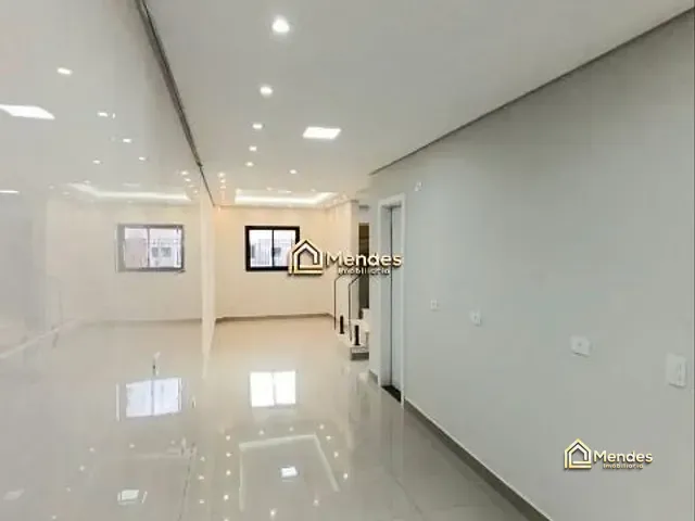 Sobrado com 84m² 3 quartos e 2 banheiros, à venda, no bairro Sítio Cercado em Curitiba