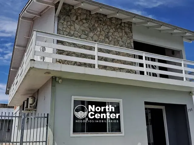 Sobrado com 403m² 4 quartos e 3 banheiros, à venda, no bairro Fátima em Joinville