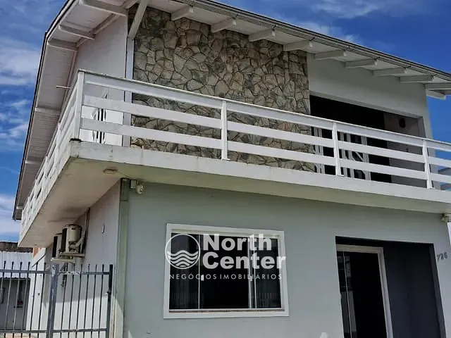 Sobrado com 403m² 4 quartos e 3 banheiros, à venda, no bairro Fátima em Joinville