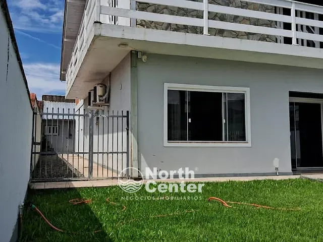 Sobrado com 403m² 4 quartos e 3 banheiros, à venda, no bairro Fátima em Joinville