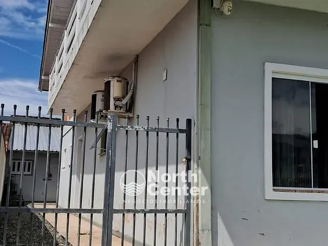 Sobrado com 403m² 4 quartos e 3 banheiros, à venda, no bairro Fátima em Joinville