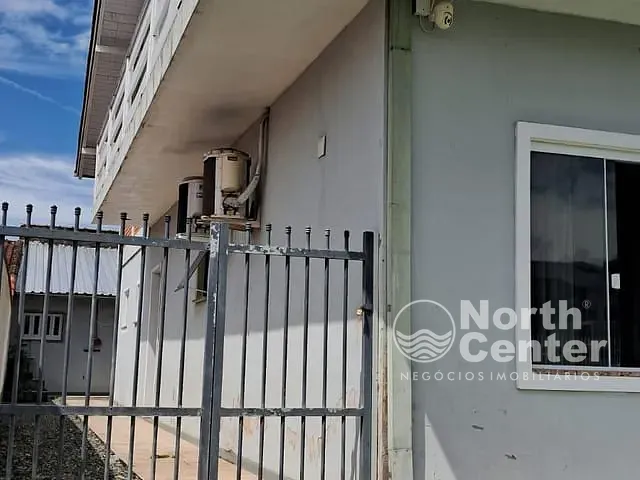 Sobrado com 403m² 4 quartos e 3 banheiros, à venda, no bairro Fátima em Joinville