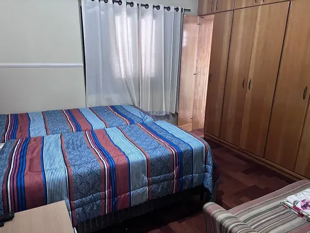 Sobrado com 360m² 4 quartos e 4 banheiros, à venda, no bairro Jardim das Colinas em São José dos Campos