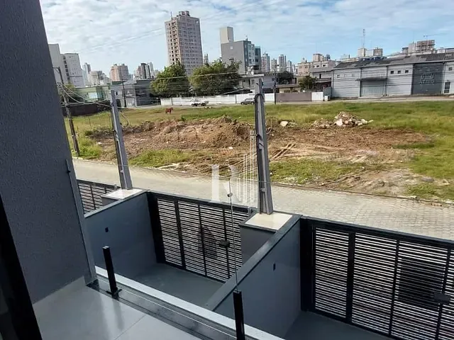 Sobrado com 170m² 3 quartos e 3 banheiros, à venda, no bairro Morretes em Itapema