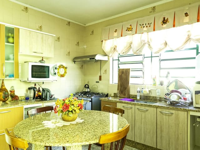 Casa com 420m² 4 quartos e 1 banheiro, à venda, no bairro Areal em Pelotas