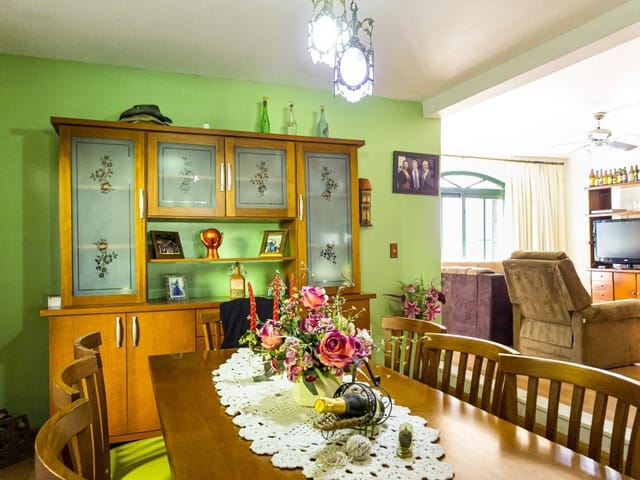Casa com 420m² 4 quartos e 1 banheiro, à venda, no bairro Areal em Pelotas